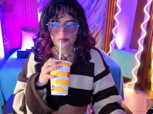 Kristen-tay live cam preview