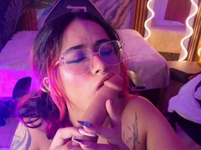 Kristen-tay live cam on BongaCams