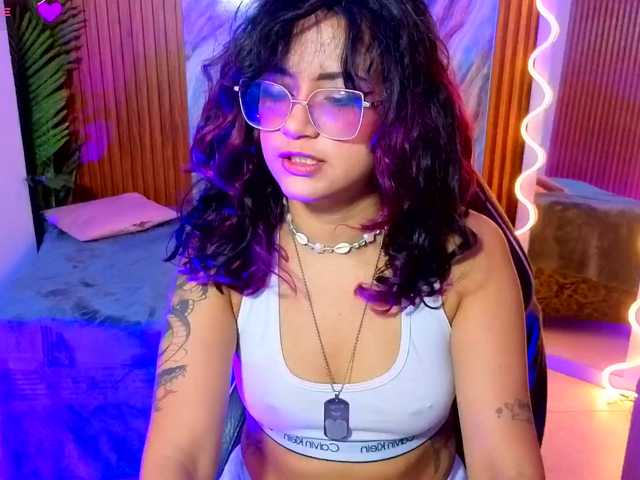 Kristen-tay live cam on BongaCams