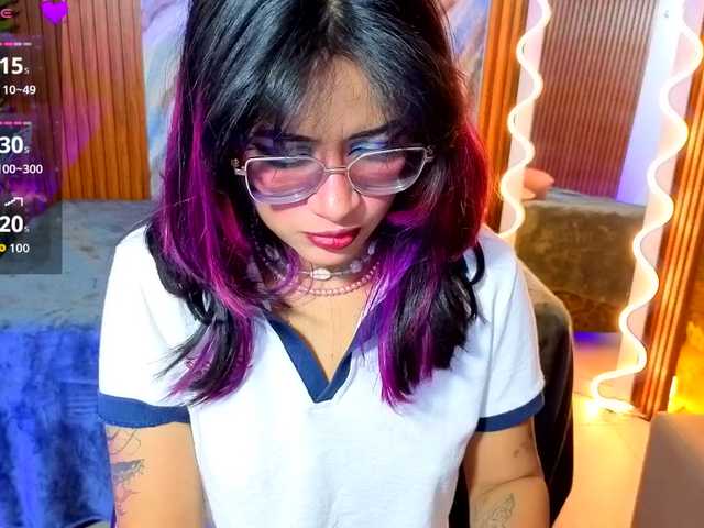 Kristen-tay live webcam show