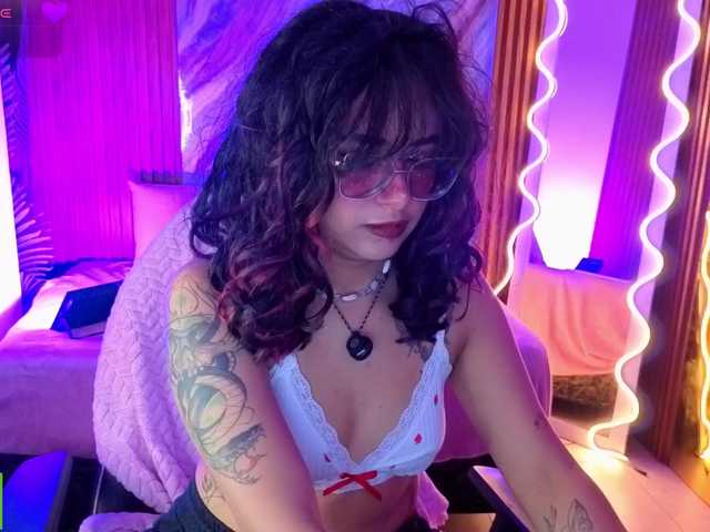Kristen-tay, en directo ahora en BongaCams