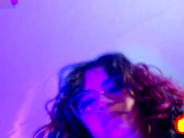 Kristen-tay live webcam show