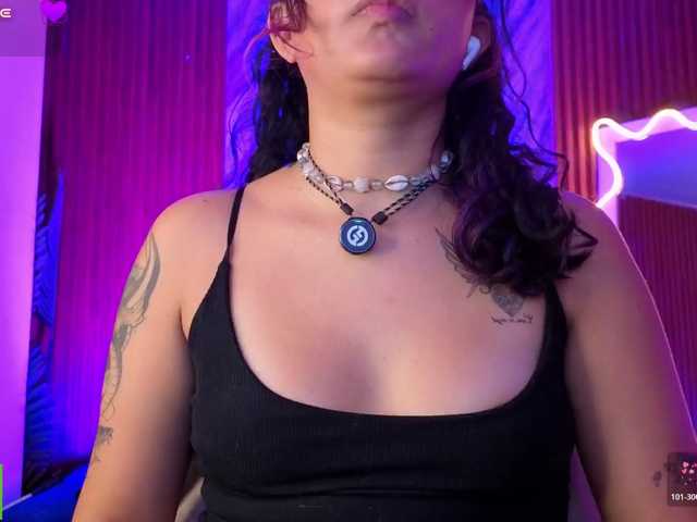 le modèle Kristen-tay est en webcam porno dans un show sur le site bongacams, il possède les tags suivants: Latino/Hispanic,Brunette,Hairy