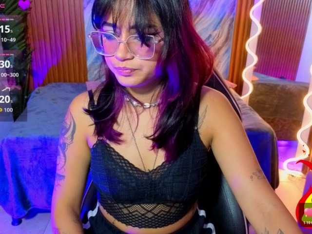 Kristen-tay live webcam show