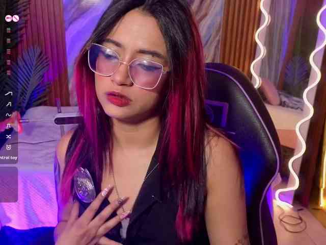 Kristen-tay Live Webcam on BongaCams