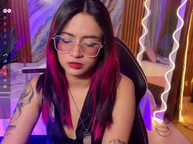 Kristen-tay Live Webcam on BongaCams