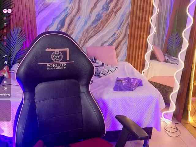 Kristen-tay Live Webcam on BongaCams