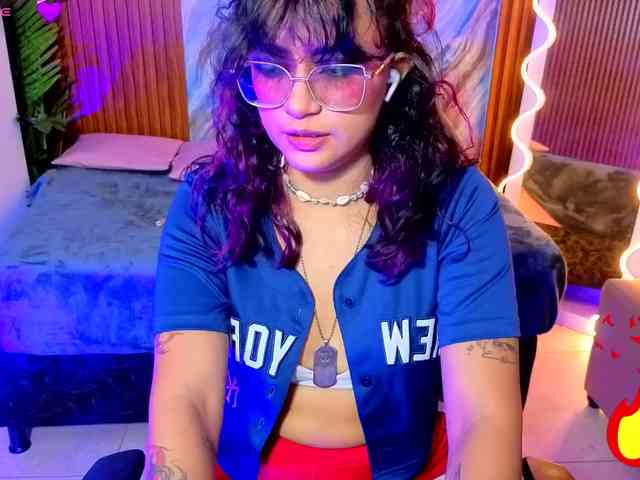 Kristen-tay Live Webcam on BongaCams