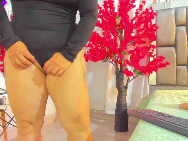 milfhorny69 webcam