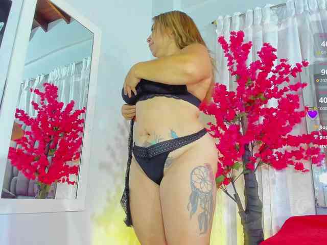 milfhorny69 webcam