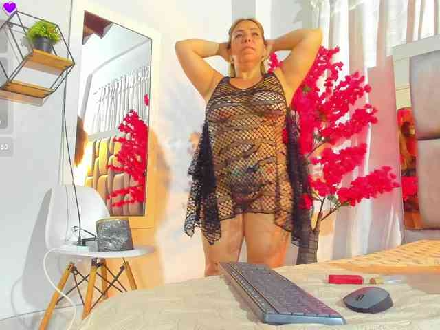 milfhorny69 webcam