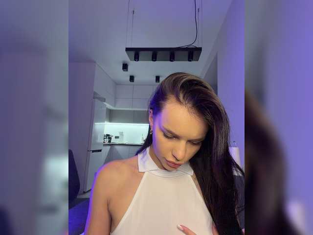 Klubnika13 live cam on BongaCams