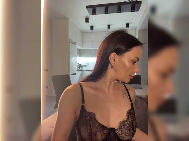 Klubnika13 live cam on BongaCams