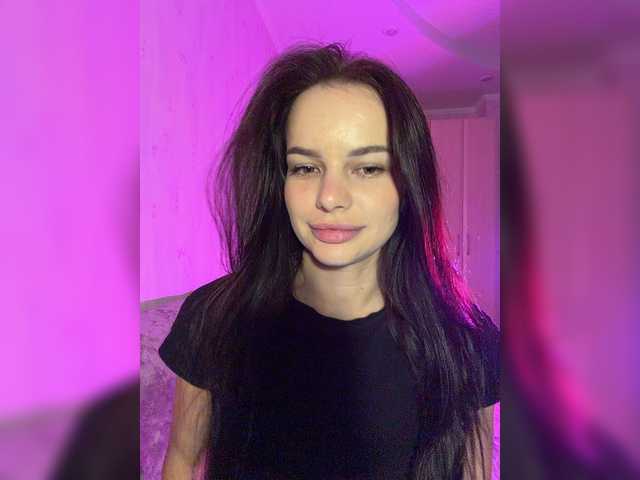 Klubnika13 live cam on BongaCams