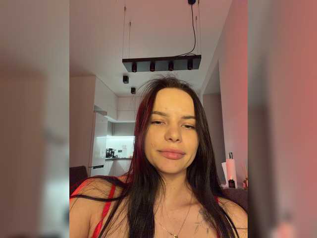 Klubnika13 live cam on BongaCams