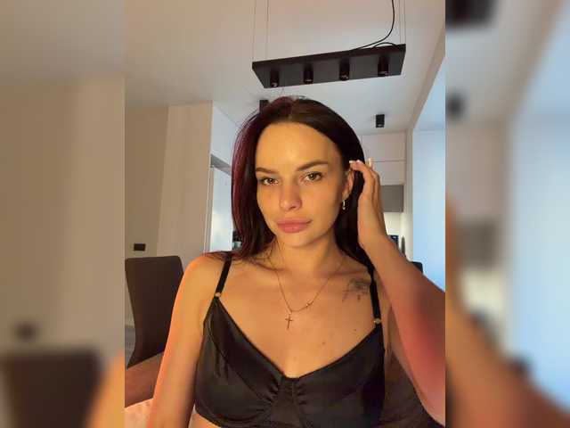 Klubnika13 live cam on BongaCams
