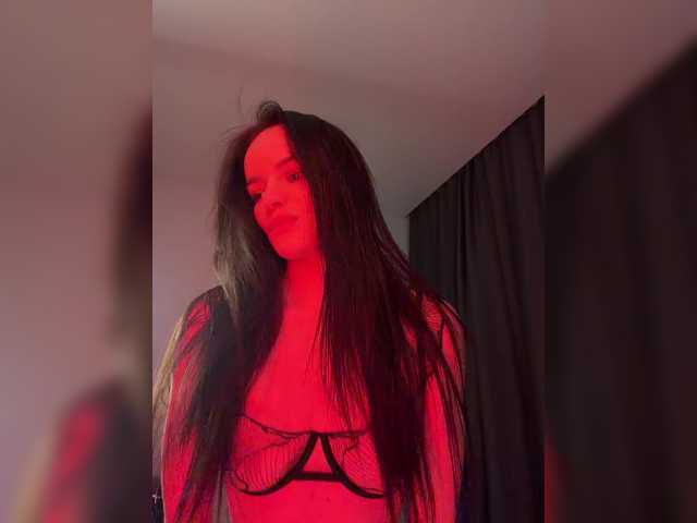 Klubnika13 live cam on BongaCams