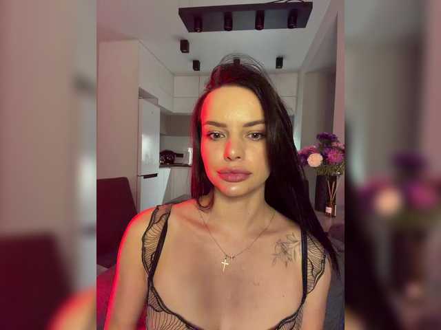 Klubnika13 live cam on BongaCams