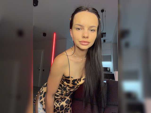 Klubnika13 live cam on BongaCams