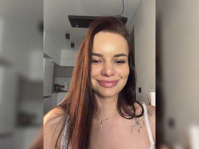 Klubnika13 live cam on BongaCams
