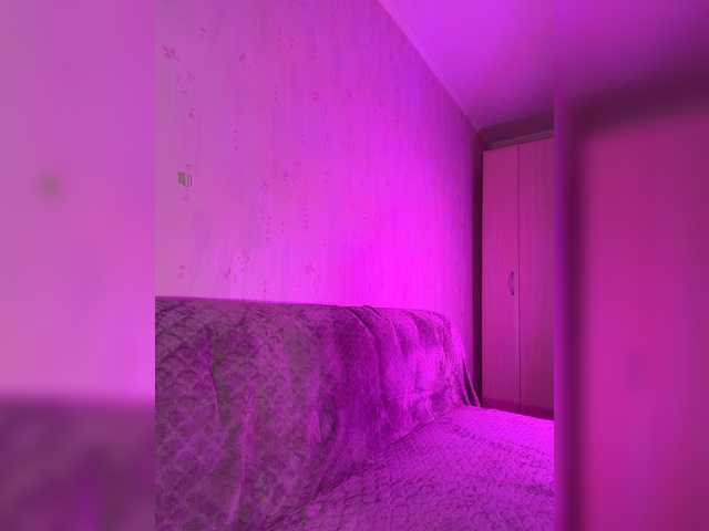 Klubnika13 live cam on BongaCams