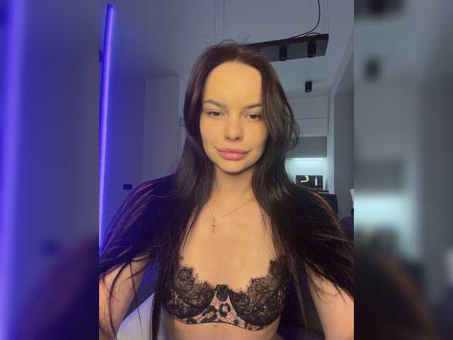 Klubnika13 live cam on BongaCams
