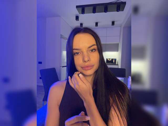 Klubnika13 live cam on BongaCams