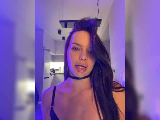 Klubnika13 live cam on BongaCams