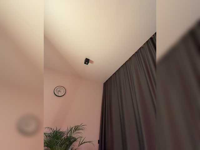 Klubnika13 live cam on BongaCams