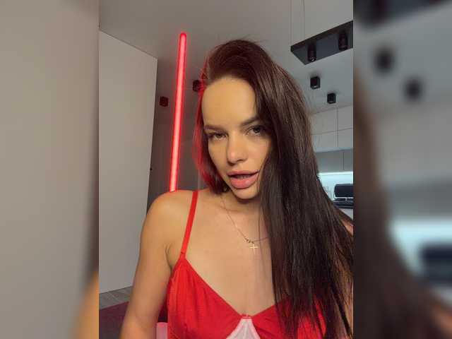 Klubnika13 live cam on BongaCams