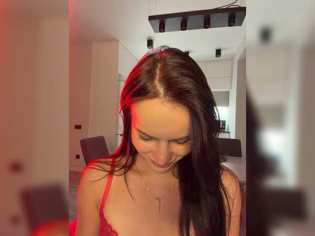 Klubnika13 live cam on BongaCams