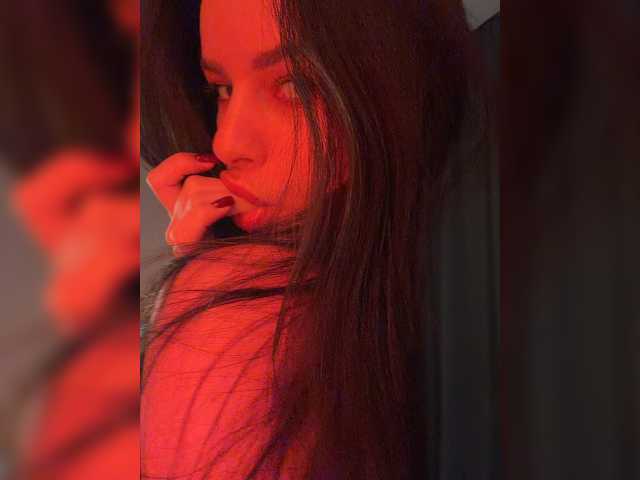 Klubnika13 live cam on BongaCams