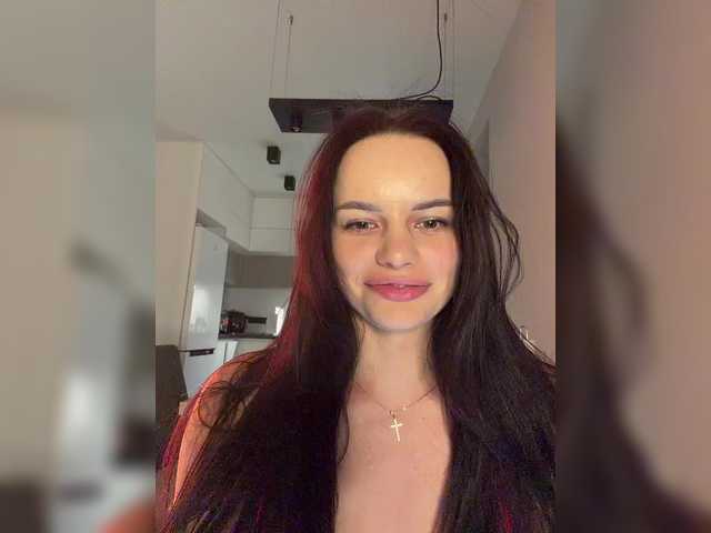 Klubnika13 live cam on BongaCams