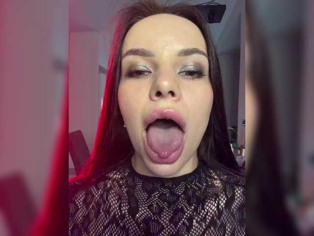 Klubnika13 live cam on BongaCams