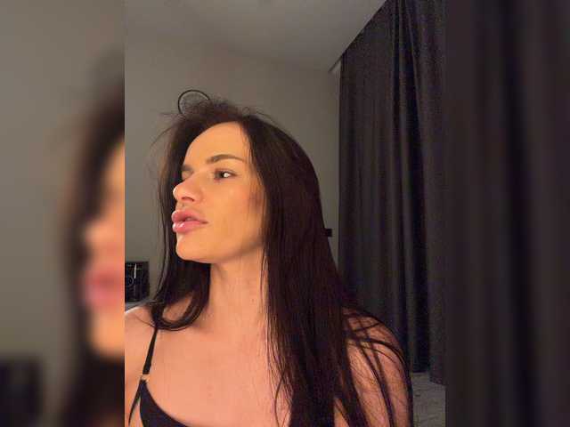 Klubnika13 live cam on BongaCams