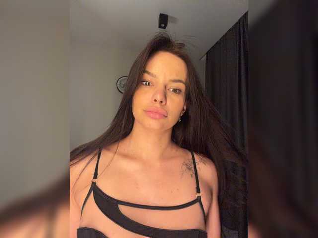 Klubnika13 live cam on BongaCams