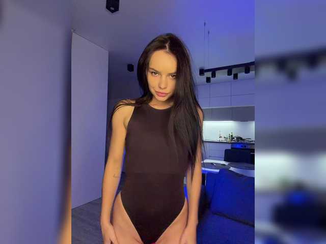 Klubnika13 live cam on BongaCams