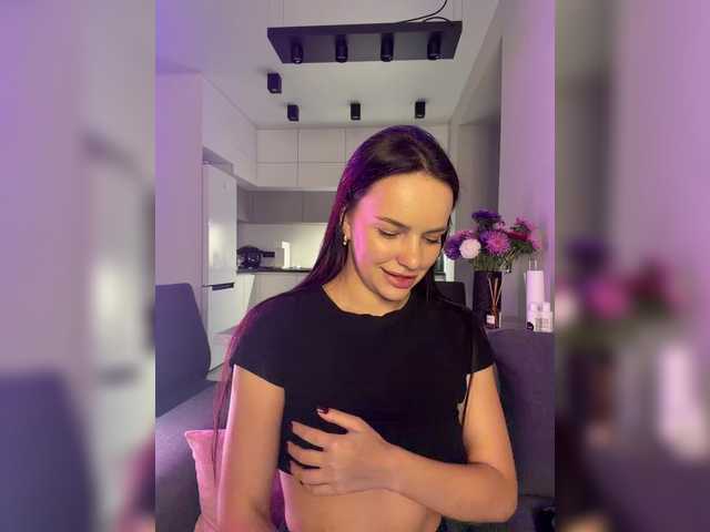Klubnika13 live cam on BongaCams