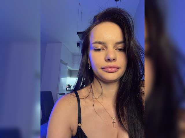 Klubnika13 live cam on BongaCams