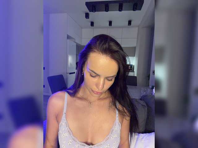 Klubnika13 live cam on BongaCams