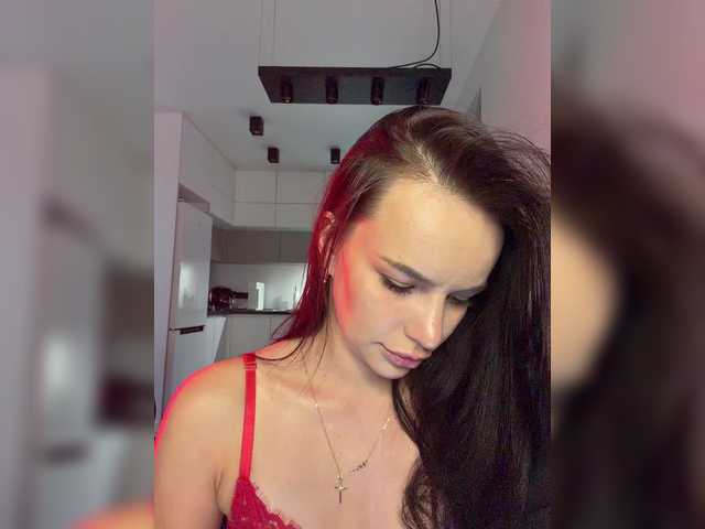 Klubnika13 live cam on BongaCams