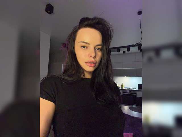 Klubnika13 live cam on BongaCams