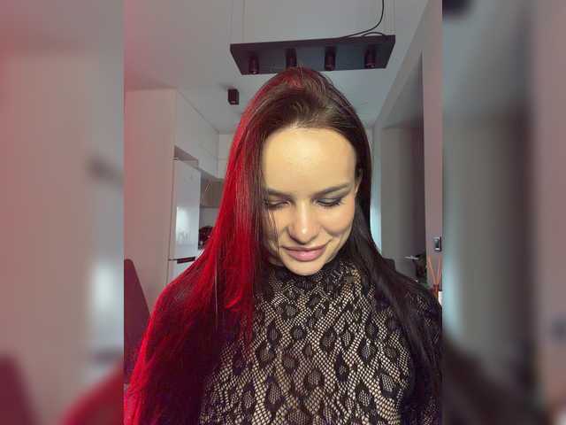 Klubnika13 live cam on BongaCams