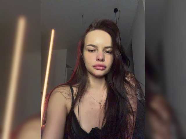 Klubnika13 live cam on BongaCams