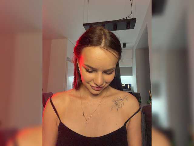 Klubnika13 live cam on BongaCams