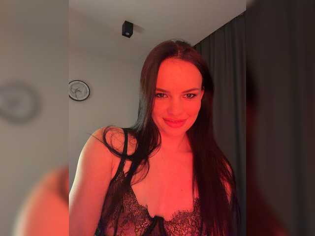 Klubnika13 live cam on BongaCams