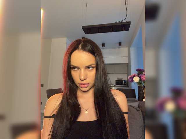 Klubnika13 live cam on BongaCams
