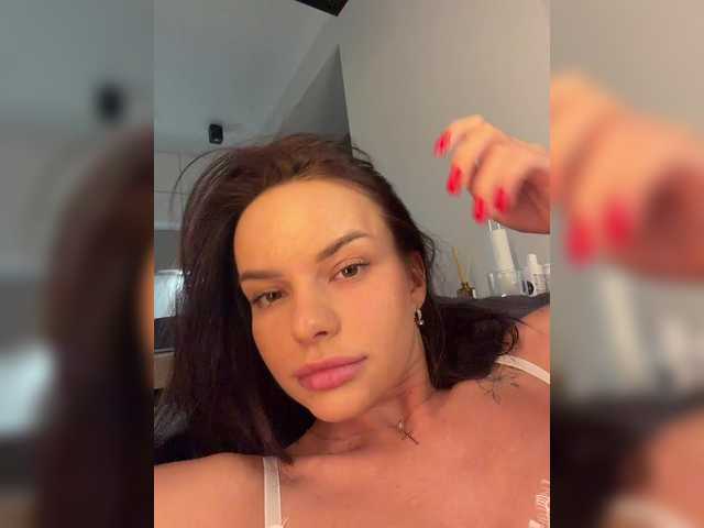 Klubnika13 live cam on BongaCams