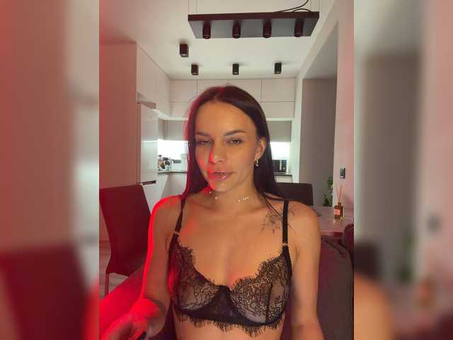 Klubnika13 live cam on BongaCams