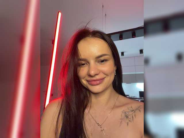Klubnika13 live cam on BongaCams